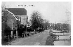 9698: Groeten uit Leimuiden